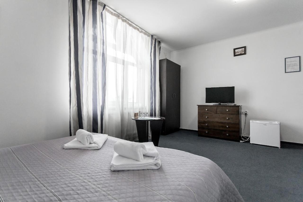 Hotel Sunlit Iwano-Frankiwsk Zewnętrze zdjęcie