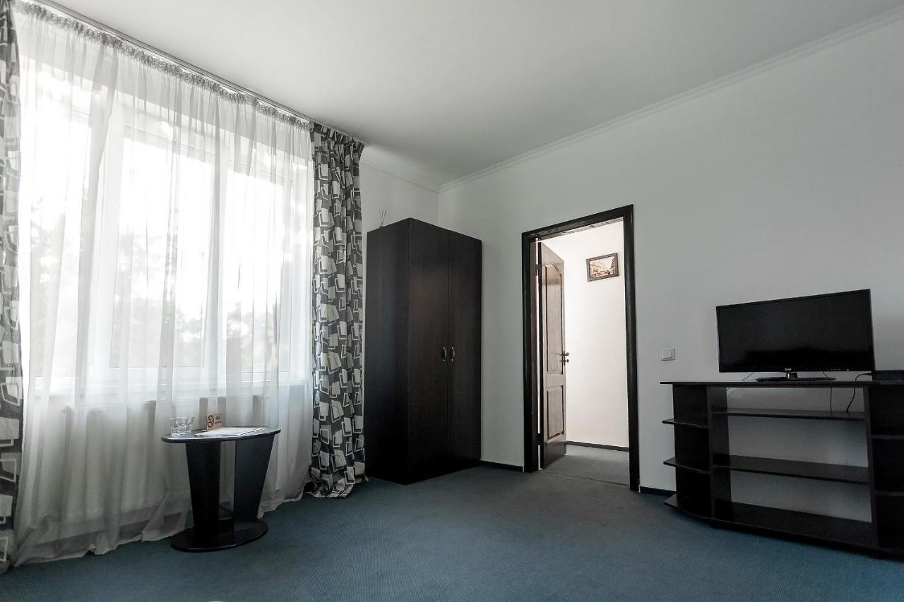 Hotel Sunlit Iwano-Frankiwsk Zewnętrze zdjęcie